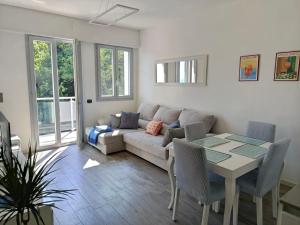 Azzurro Sea View Apartment with Parking and Balcony 5 min Walk to Beach