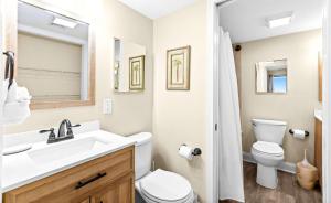 Gulf-Front Condo w Free WiFi & Shared Pools Hot Tub & Sauna - Snowbird Friendly