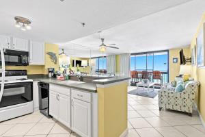 5th floor condo w splash pad multiple pools and on-site bar