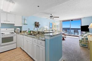 8th Floor Open Condo On-site restaurant w bar Multiple pools