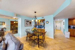 All-suite condo with pool hot tub sauna free WiFi & central AC