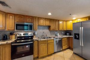 All-suite condo with pool hot tub sauna free WiFi & central AC