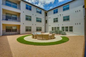 2 Mi to Dtwn Crowley! Modern Escape w Pool Access
