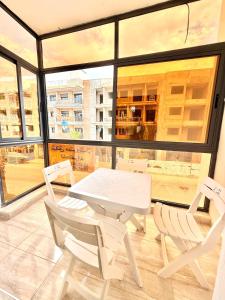 Modern apartment sur la courniche de la ville