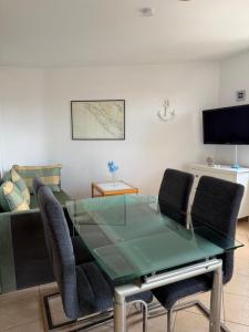 Modern, Sunny Beachside Apartment with Balcony