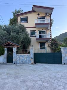 Borsh Grove Villa