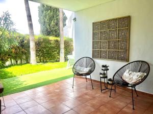 Impeccable large apartment with immense terrace and private garden overlooking the mountain, featuring 2 bedrooms and sleeping up to 4 guests located 100 meters from Plaza Maestranza