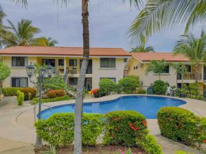 Tropical Waves #1 2 bed 2 Bath Tropical Living