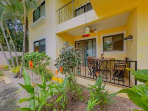 Tropical Waves #1 2 bed 2 Bath Tropical Living