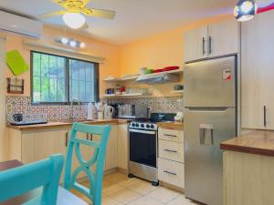 Tropical Waves #1 2 bed 2 Bath Tropical Living