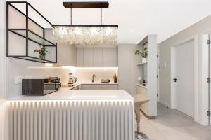 Hyde Park Rose - 2 beds, 2 baths, Gym, Pool