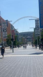 Stunning Wembley Penthouse Massive Terrace 5 Min Walk to Wembley Park station next to Wembley stadium with parking