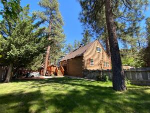 Beautiful Remodeled Home, Hot Tub, Near Ski & Lake