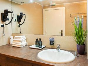 DivaLux New Suite E Boutique Hotel with AC and Wi-Fi