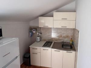 Apartments by the sea Zuljana, Peljesac - 25064