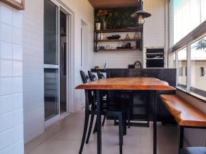 100 metros da praia 2 Suites AC Churrasqueira