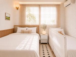 홍대중심, 홍대입구8번, 3Bed 2Room, 5인, 짐보관, 호텔식침구, 공항버스8분, 쇼핑거리3분, 숲속공원
