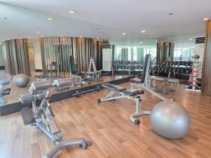 BGC Central and Cosy Condo near Highstreet St Lukes Shangrila and Ascott Hotel