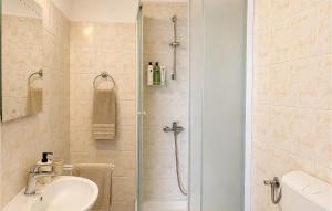 Nice Apartment In Stomorska With Wifi