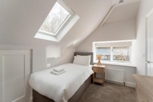 3 Bed in Market Place Ambleside oc-lr106