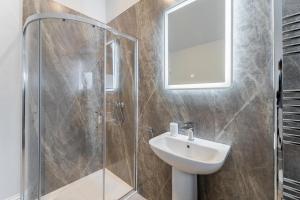3 Bed in Market Place Ambleside oc-lr106
