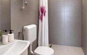 Lovely Apartment In Stomorska With Wifi