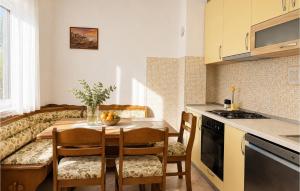 3 Bedroom Beach Front Apartment In Stomorska
