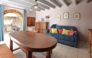 Lovely Home In La Chapelle-Uree With Wifi