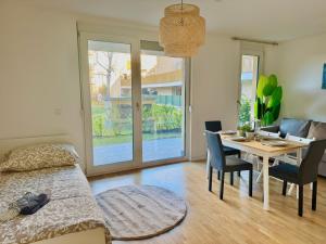 Modern Apartment with Garden & Terrace