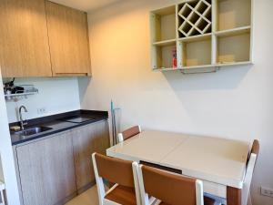 1br high floor pool view close to Walking street