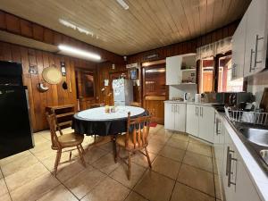 Charming Room in Rustic Wood House w Breakfast