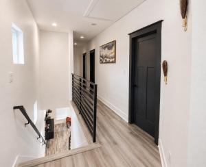 Modern 3BR Home King Suite 10 Min Downtown