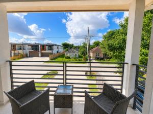 Modern 3BR Home King Suite 10 Min Downtown