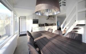 Gorgeous Home In Noordwijkerhout With Wifi