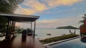 Koh Sirey Beachfront Pool Villa - 2 Bedrooms House