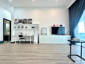 Minimalistic Seaview TheSuites Straits Quay 5Pax