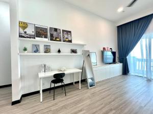 Minimalistic Seaview TheSuites Straits Quay 5Pax