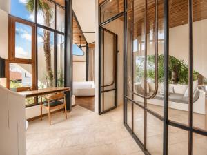 Modern 1-BR Loft with Art Deco Style and Shared Po