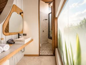 Modern 1-BR Loft with Art Deco Style and Shared Po