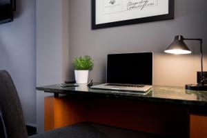 Double Room (1 Adult) room in Hotel Malcom and Barret