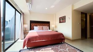 Elegant and Spacious 2 BR Apt Walk to BTS Nana
