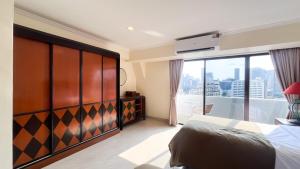 Elegant and Spacious 2 BR Apt Walk to BTS Nana