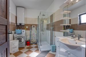 Villa Kristina with Pool - Happy Rentals