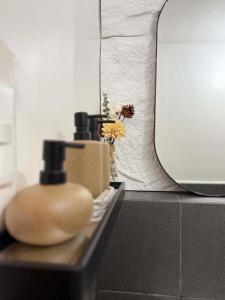 Urban Deca Suites - Batangas - Free Parking - Wi-fi - Netflix - 2 Bedroom - Near- Cozy up to 5 pax