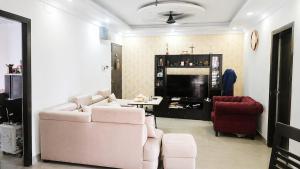 Single Room, King Size Bed with two large windows