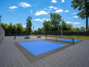Lake Hamilton Haven: Top-Floor Condo with Boat Slip, Pool & Pickleball