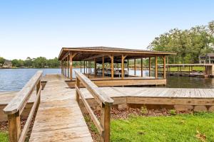 Waterfront Estate, Hot Tub, Private Dock