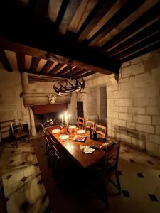Donjon de Saintines - gîte 6 adultes 3 enfants - monument historique