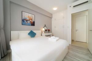 A Cozy Master TD Apt near Landmark81 pool gym 1brd