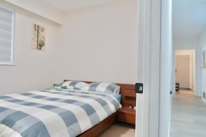 Convenient & Cozy 8 Beds Home - Prime Location with 4 Free Parking